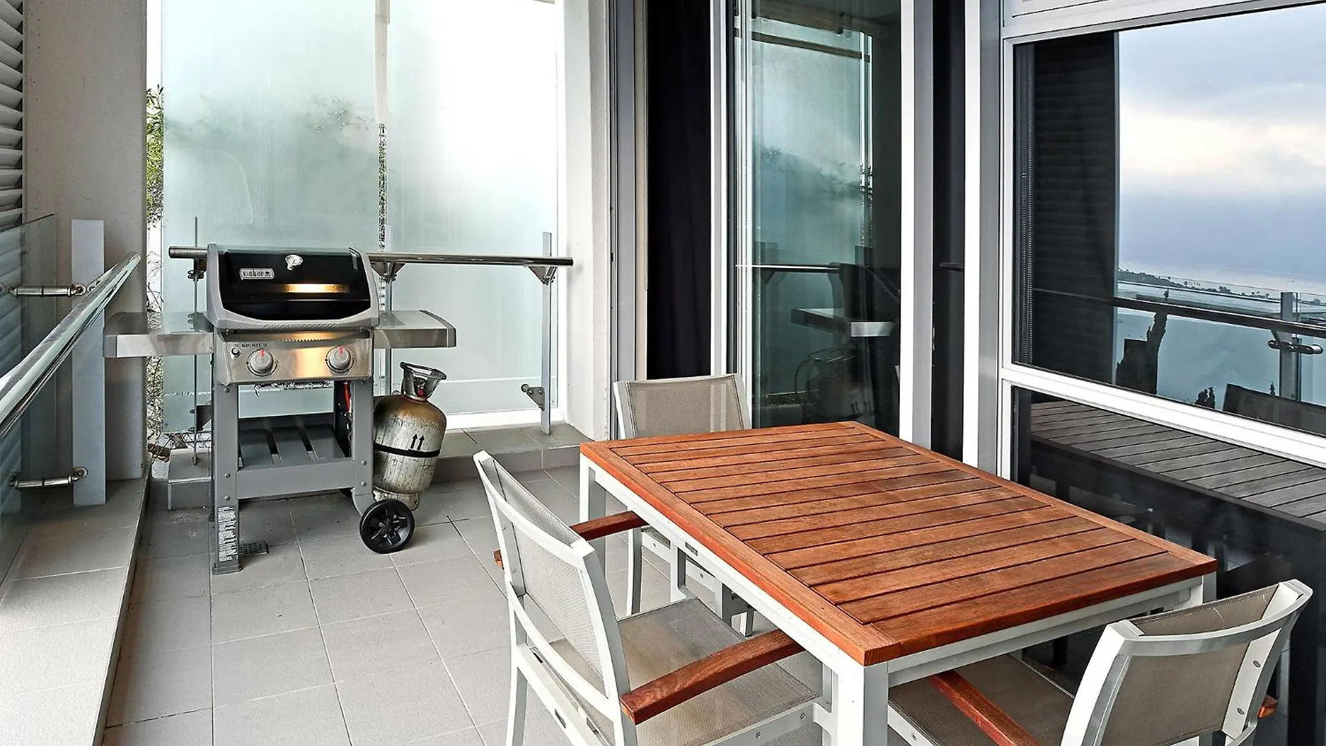 The Crystal 203 Camps Bay - Back-Up Power Apartment Cape Town South Africa
