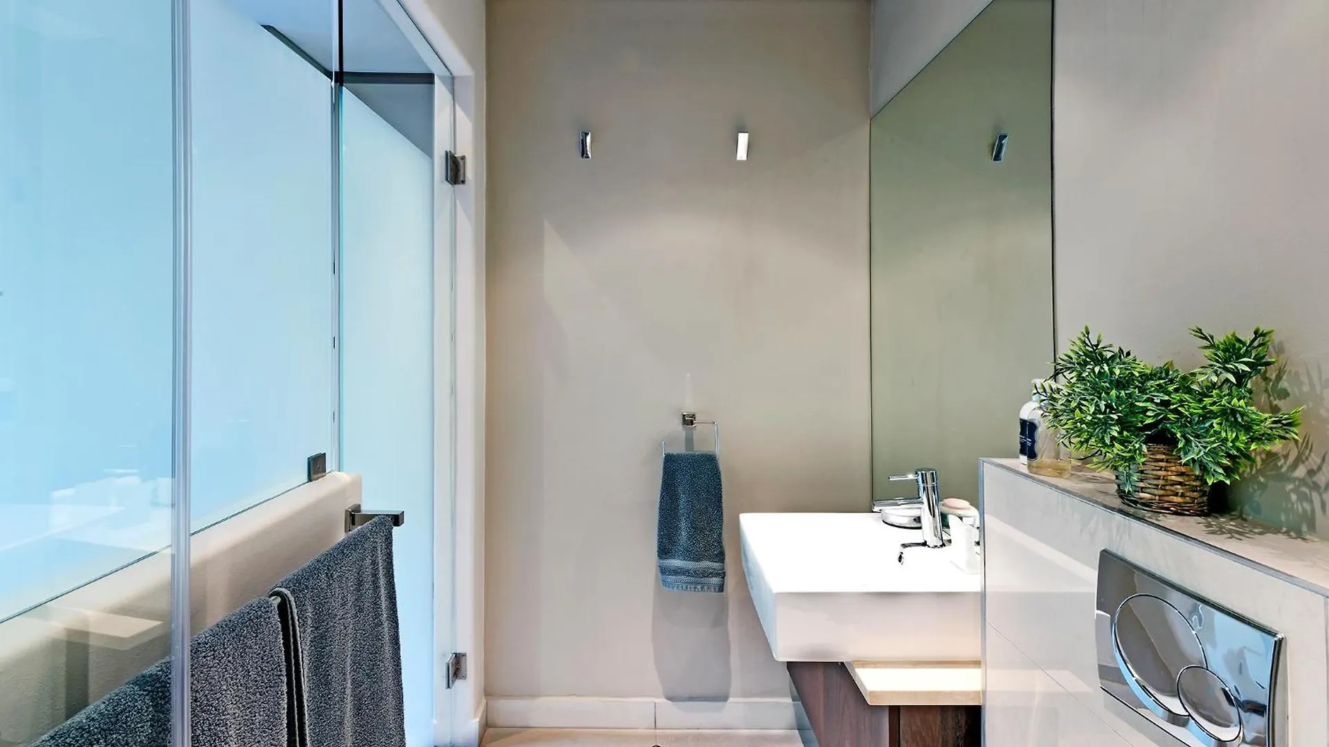 The Crystal 203 Camps Bay - Back-Up Power Apartment Cape Town