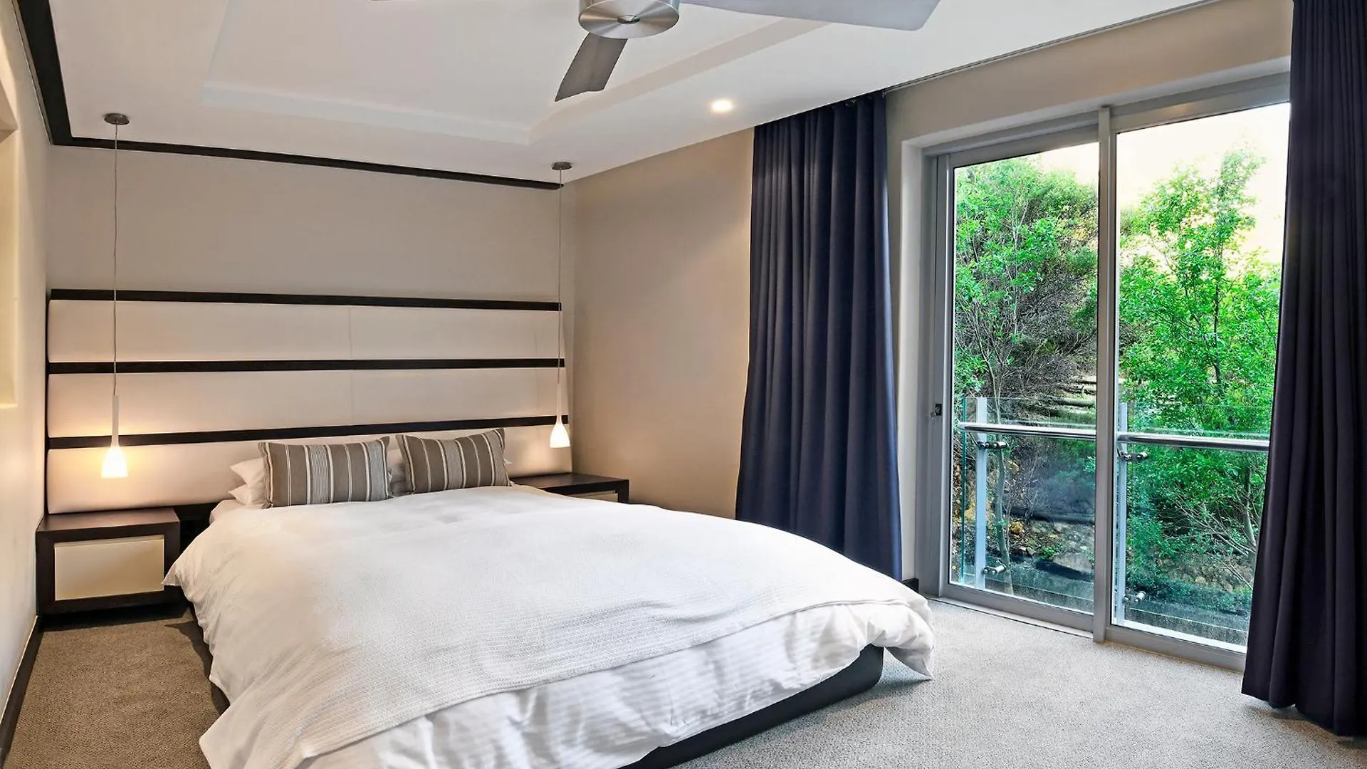 The Crystal 203 Camps Bay - Back-Up Power Apartment Cape Town 0*,  South Africa