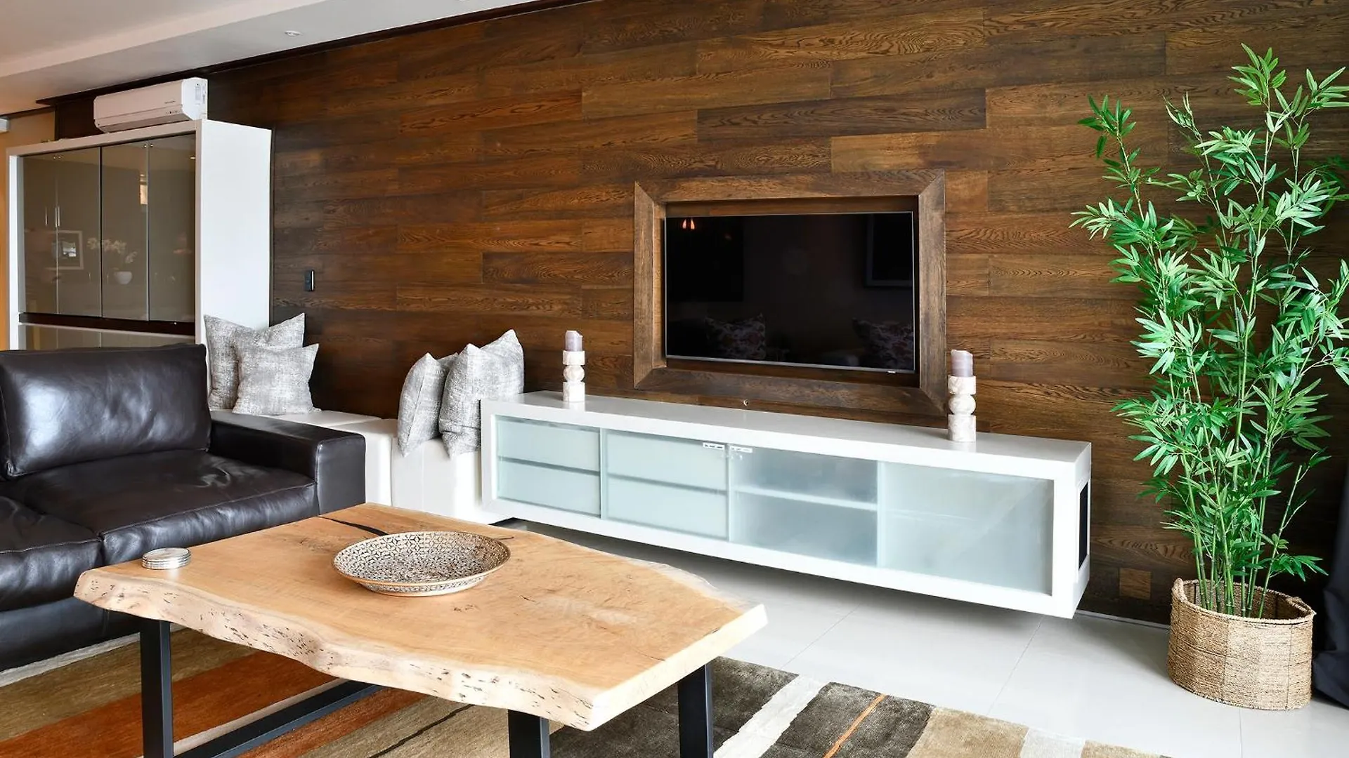 The Crystal 203 Camps Bay - Back-Up Power Apartment Cape Town South Africa