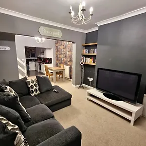 https://idyllic-residential-one-bedroom-home-close-to-city.yorkshirehotels.net