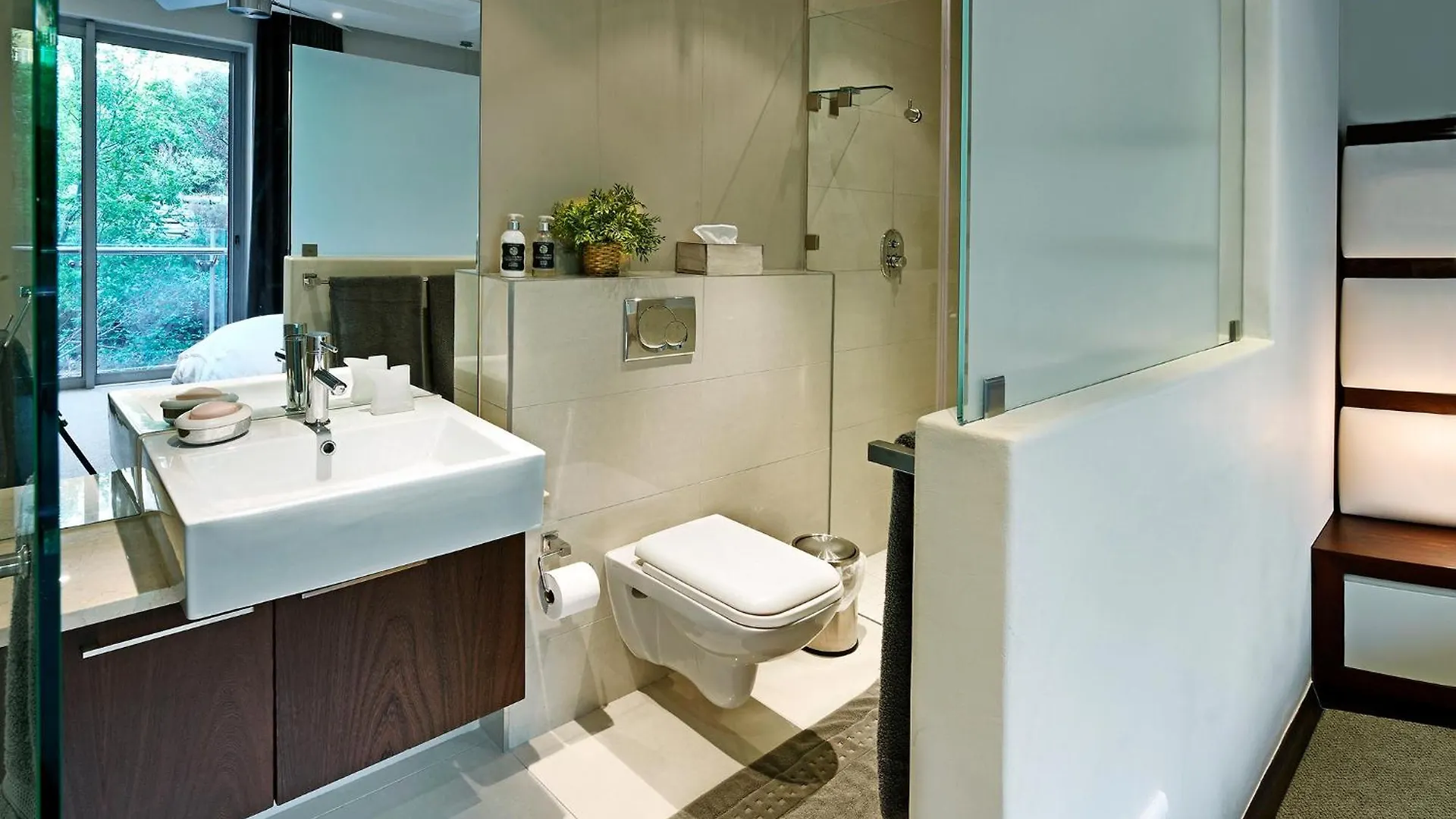The Crystal 203 Camps Bay - Back-Up Power Apartment Cape Town 0*,  South Africa