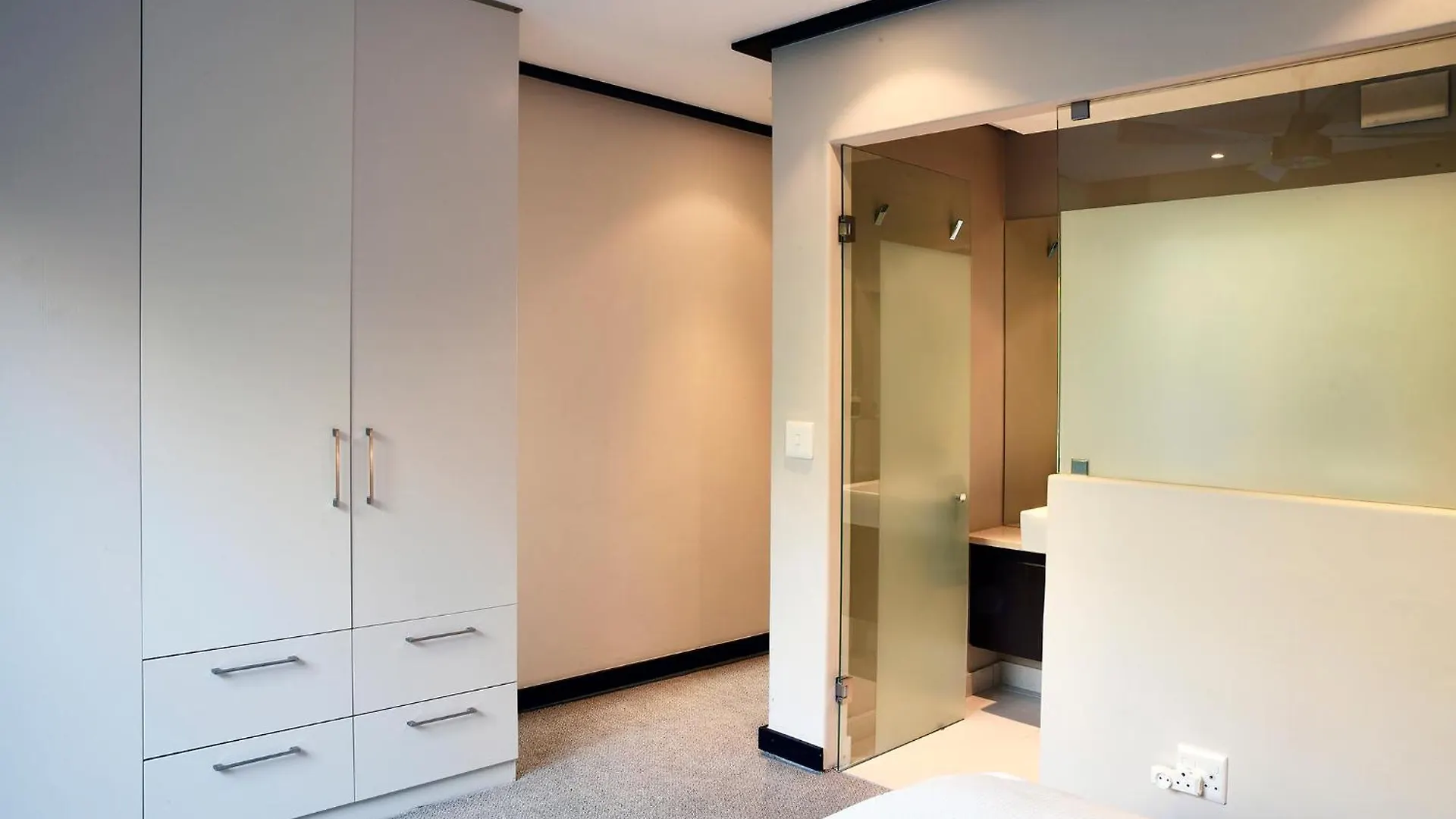 The Crystal 203 Camps Bay - Back-Up Power Apartment Cape Town