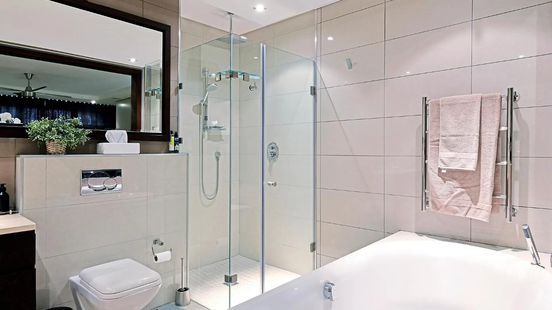 The Crystal 203 Camps Bay - Back-Up Power Apartment Cape Town